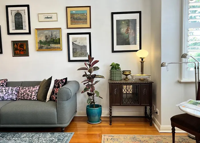 Stunning Flat Burnside Location